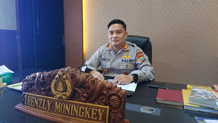Foto terakhir almarhum sebelum meninggal, ketika diwawancarai jurnalis biro Minahasa.